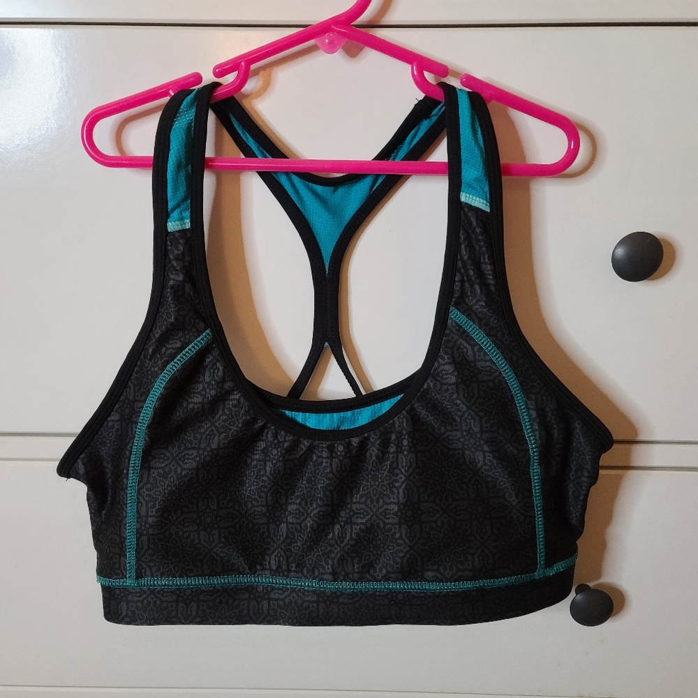 New Avia sports bra with pocket